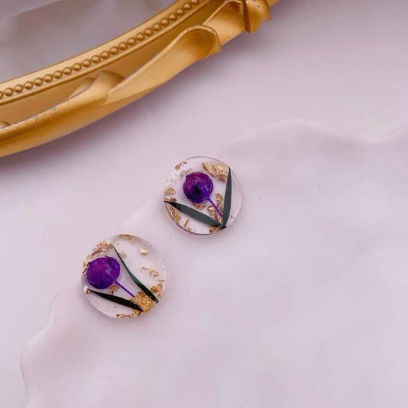 “Purple Baby Rose Buds” Tiny Pressed Preserved Dried Flower Gold Flake Earrings - Picture 3 of 7